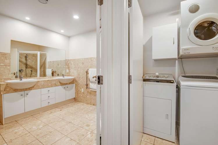 5B/175 Hurstmere Road Takapuna_21