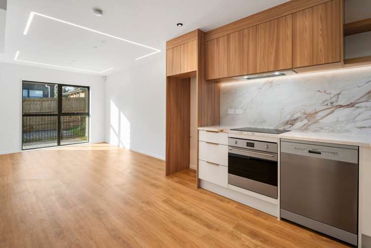 12f Hewlett Road Massey_6