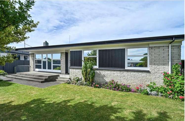 52 Folkestone Drive 10480_1