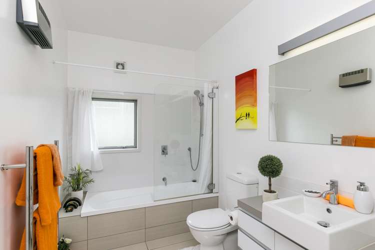 82 Saddleback Grove Karori_15