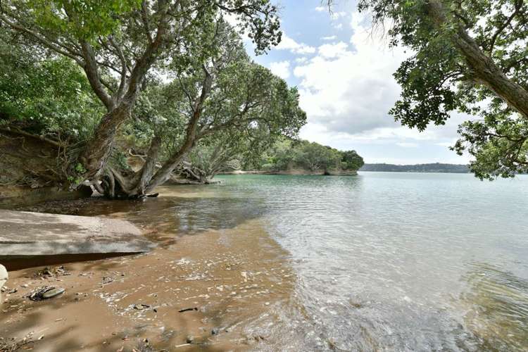 43a Beach Road Stanmore Bay_17