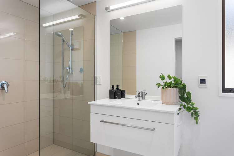 196 Clifton Terrace Clifton_16