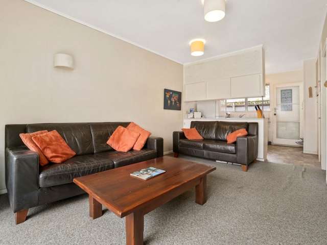 2/16 Oaklands Road Mount Eden_3