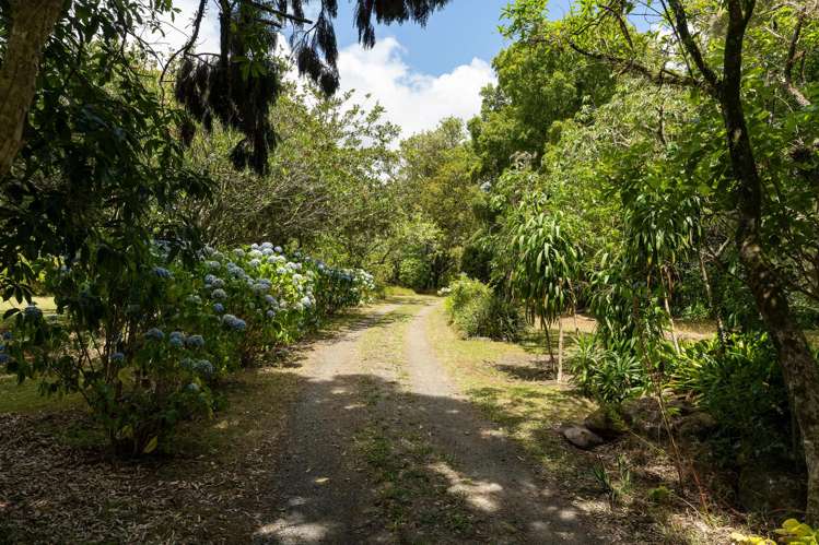 3 Mackesy Road Parahaki_21