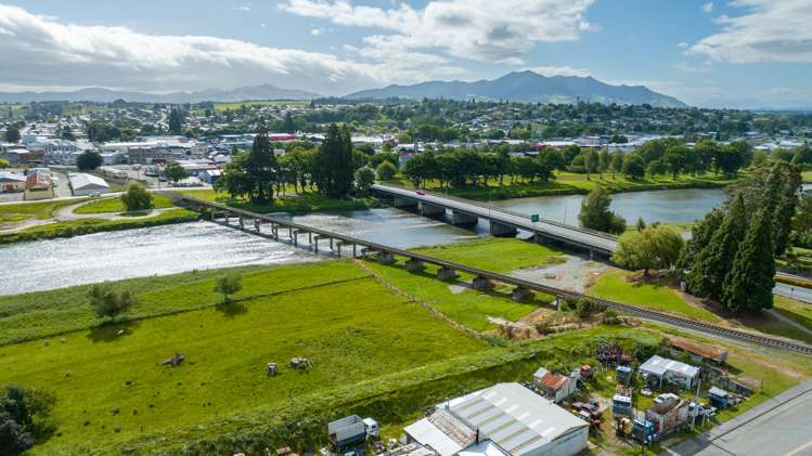 4 Ontario Street Gore Surrounds_5