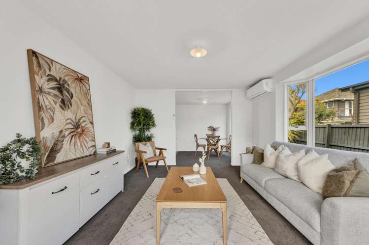 2/166 Rocking Horse Road Southshore_6