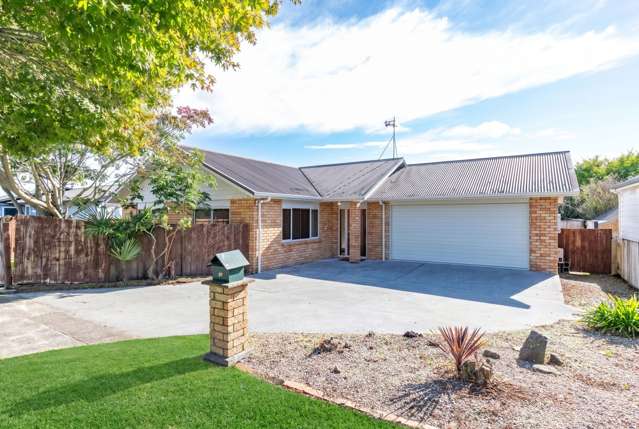 Brick, Bright, Freehold & Best Location!