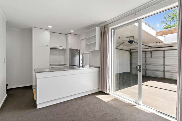 50/3 Wagener Place Mount Albert_13