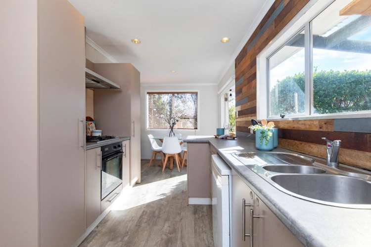 46 Onedin Place Titirangi_8