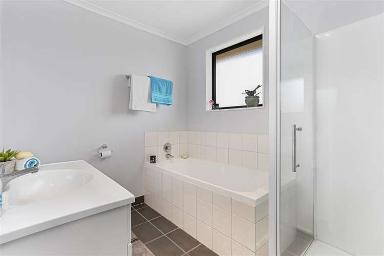 1 Carol Lee Place Albany Heights_16
