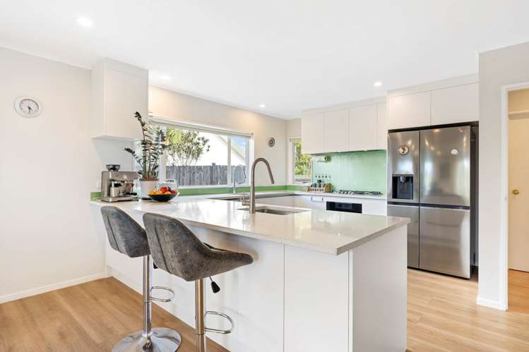 22 Windfall Grove Greenhithe_3