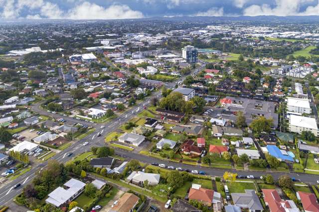 1 Te Kanawa Crescent and 30 and 32 Lincoln Road Henderson North_2