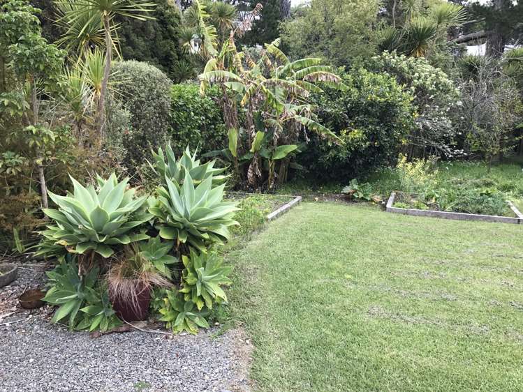 46 Fairmount Road Titirangi_17