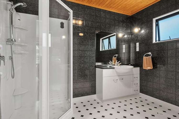 1276 Coast Road Wainuiomata_27
