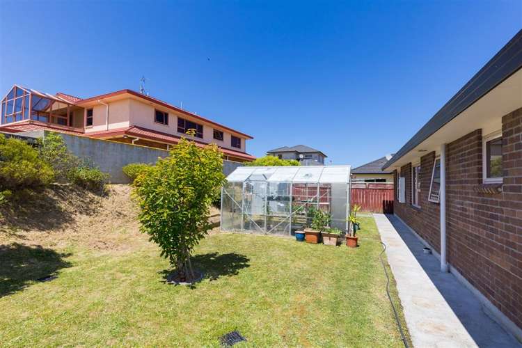 6 Silver Pine Avenue Woodridge_14