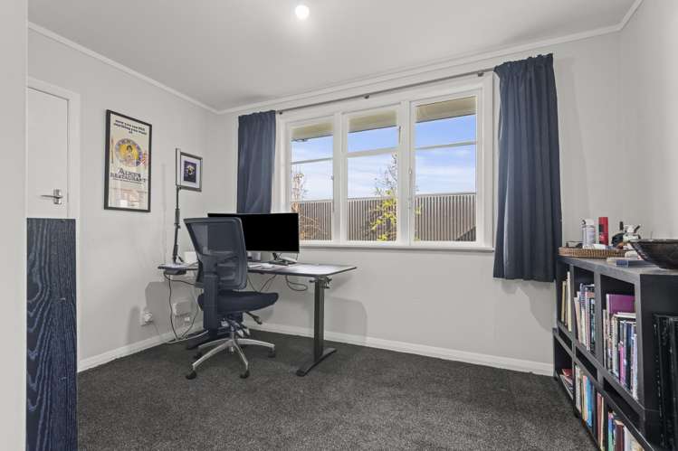 44 Holland Crescent Bulls_10