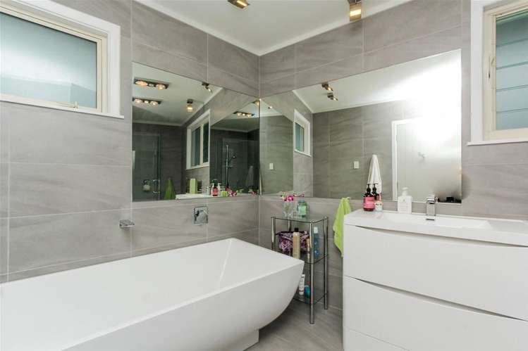 11/5a Baring Terrace Strandon_10