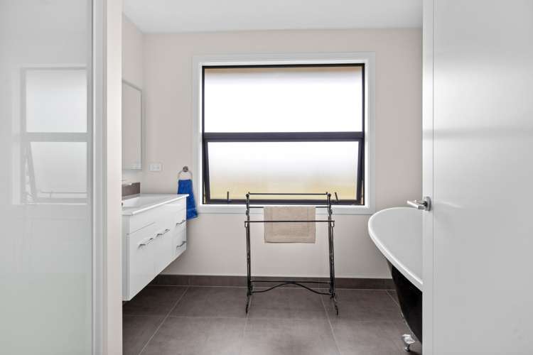 57 Golden Road Alexandra_25