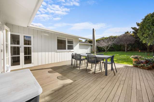 Come for the backyard! Stay for the 809m2!