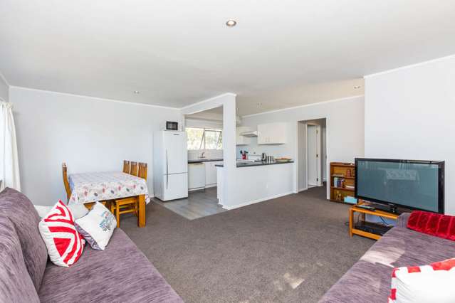 2/161 Bruce Mclaren Road Henderson_4