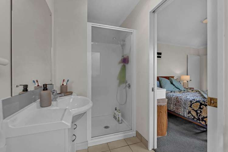 46 Medvale Avenue Flat Bush_14