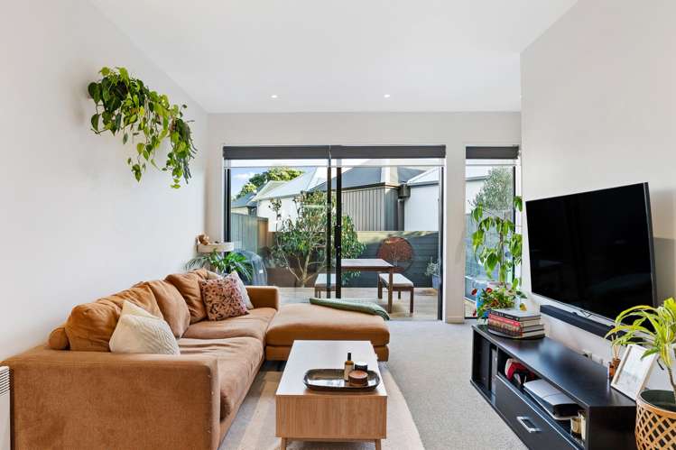 13/6 Oswald Crescent_0
