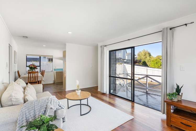 2/135 Spinella Drive Bayview_1