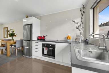 2/14 Longford Street_3