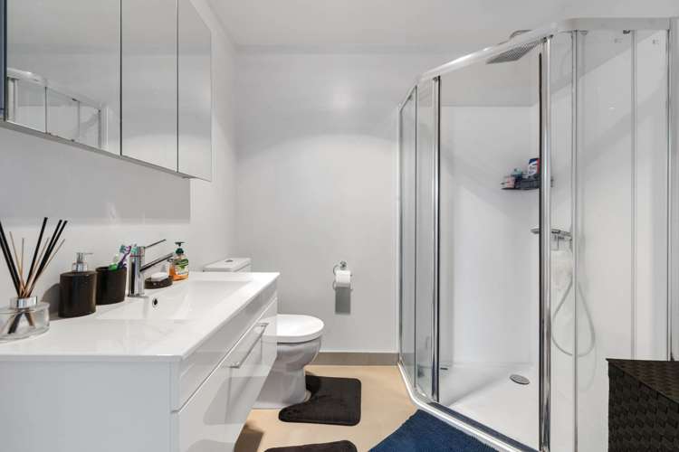 37/11 Ray Small Drive Papakura_13