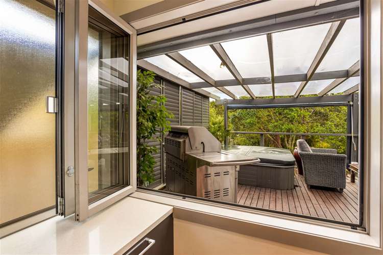 8 Rauhuia Crescent Parau_9