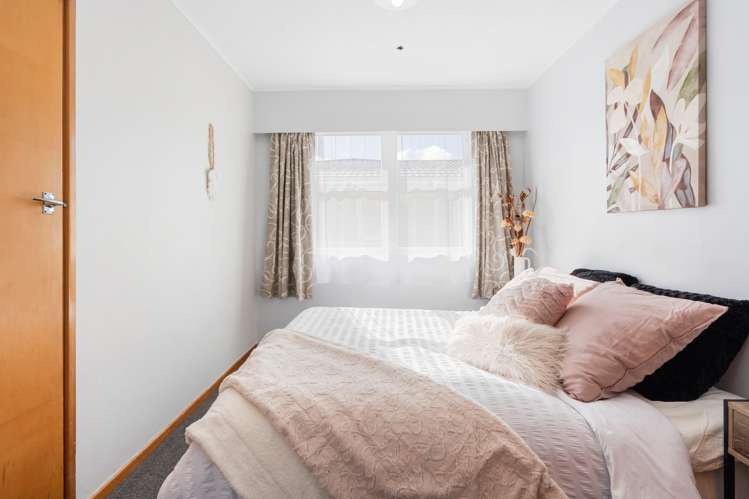 10 Ogle Crescent Kamo_11