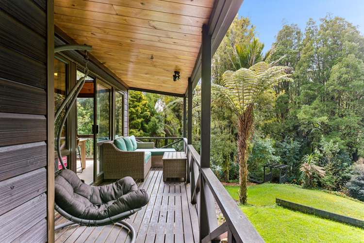 566 Scenic Drive Waiatarua_5