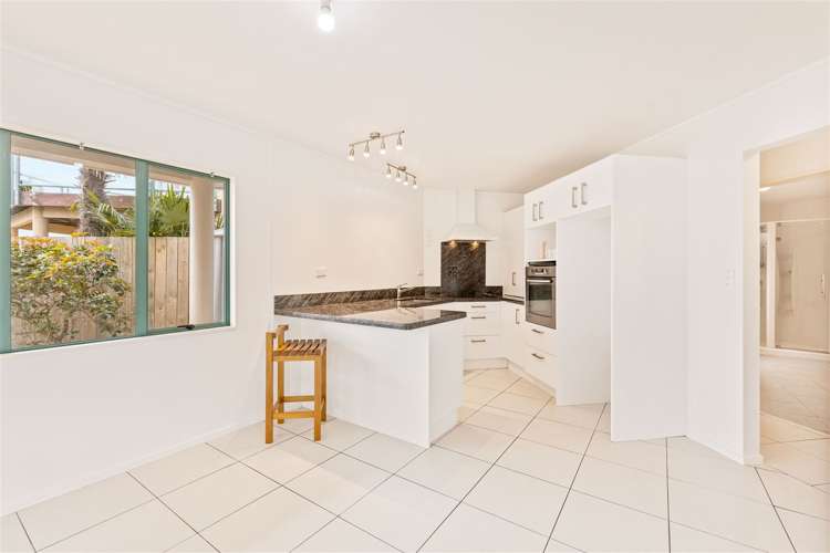 122 Beach Road Te Atatu Peninsula_13