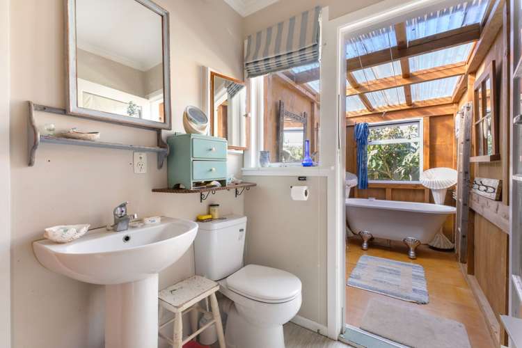 8 Omata Road Westown_23