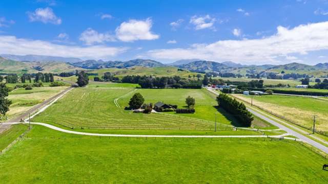 Exceptional lifestyle with coastal connections