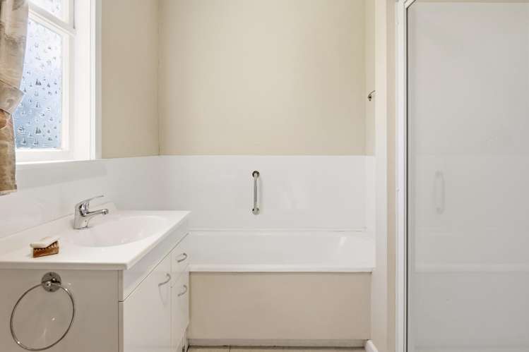 64 New Renwick Road Burleigh_13