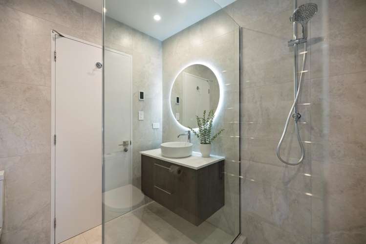 1 Goldleaf Hill Queenstown_24