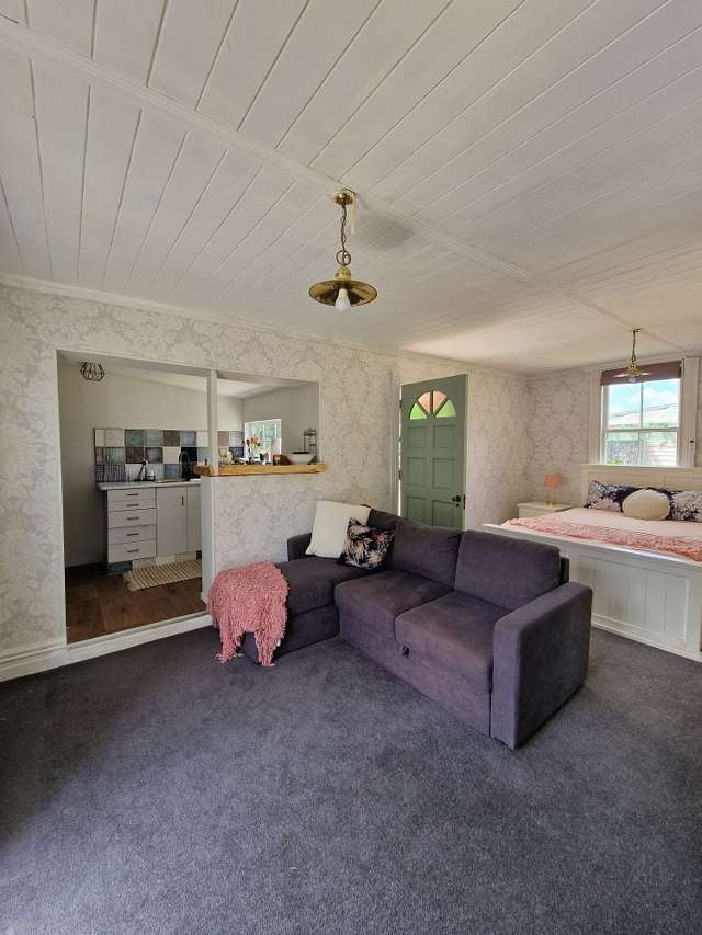 Furnished self contained unit on lifestyle block