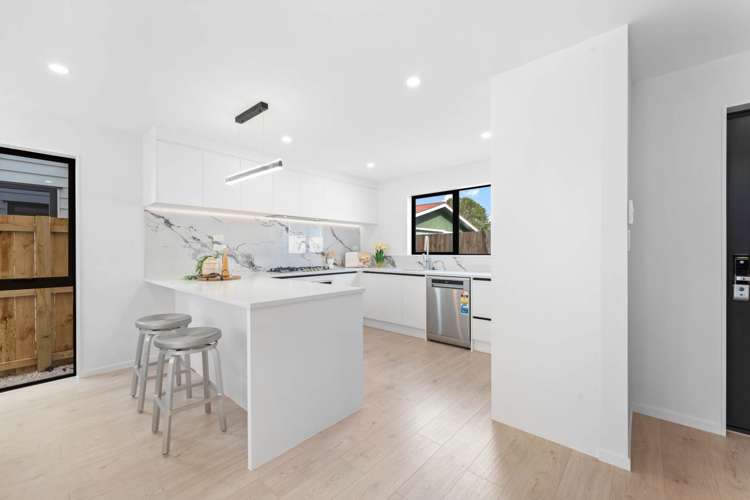 74b Riverpark Crescent Henderson_16