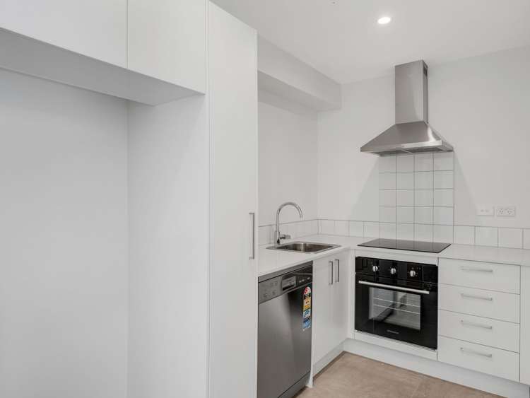 205/3 Rauemi Way Te Atatu South_8