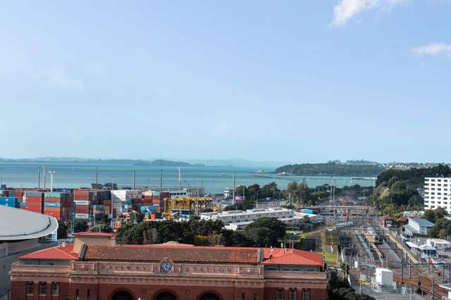 "Century on Anzac" - City & Sea views
