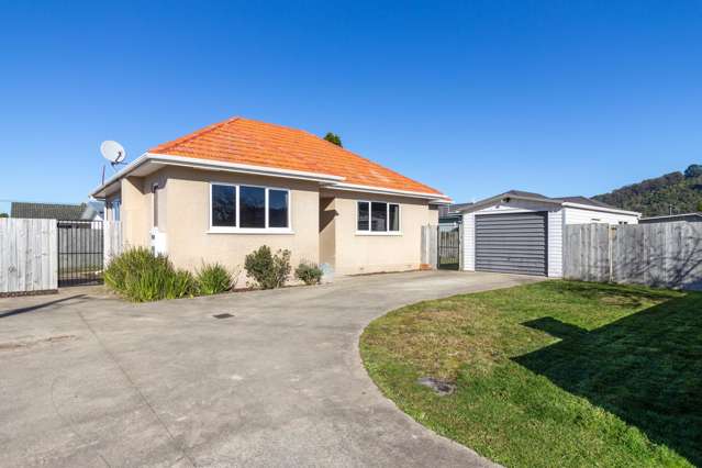 Charming 1940s Cottage in Fairy Springs Awaits You
