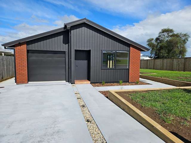 Modern Home in Paeroa – 3 Beds, 2 Baths