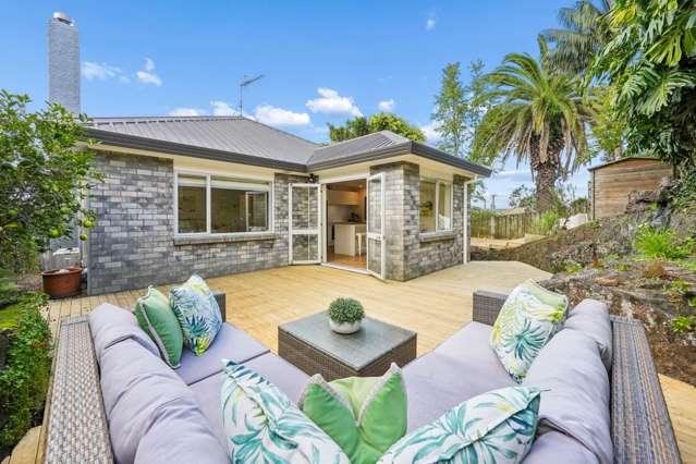 Double Garage, Sunny Deck & Easy Family Living
