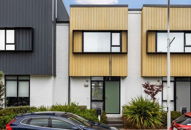 Spacious 2 bed with 2 parks