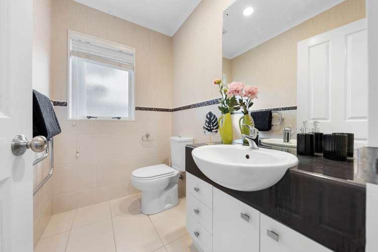 52 Salford Crescent Flat Bush_23