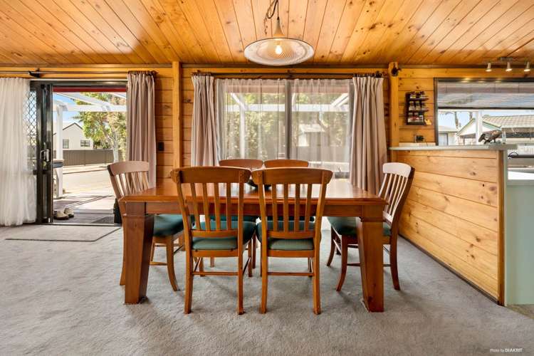 16 Sunningdale Street Wattle Downs_11