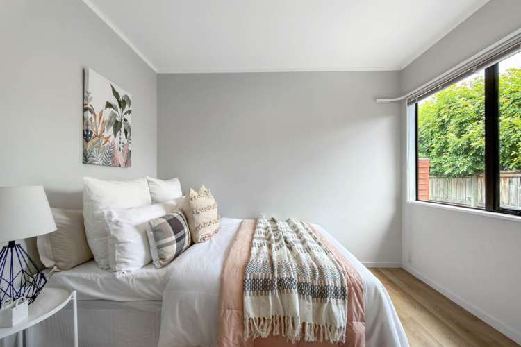 2/133 Pah Road Royal Oak_11