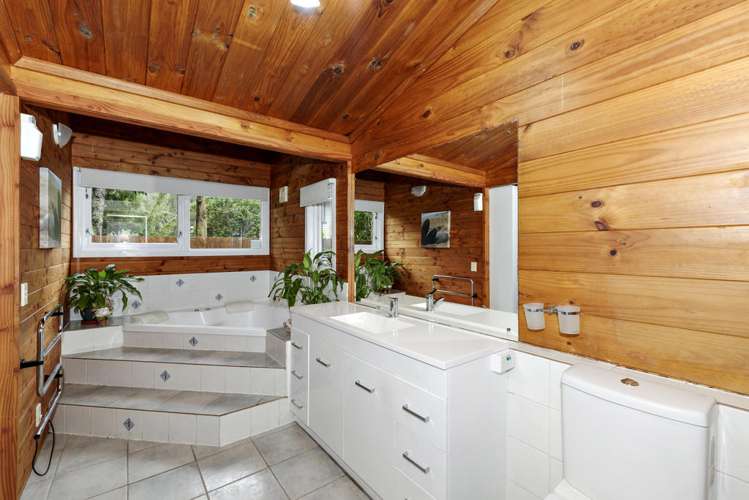 214 Woodlands Park Road Titirangi_12