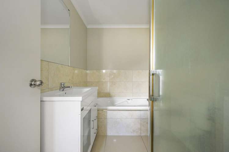 6/202 Old Farm Road Hamilton East_2